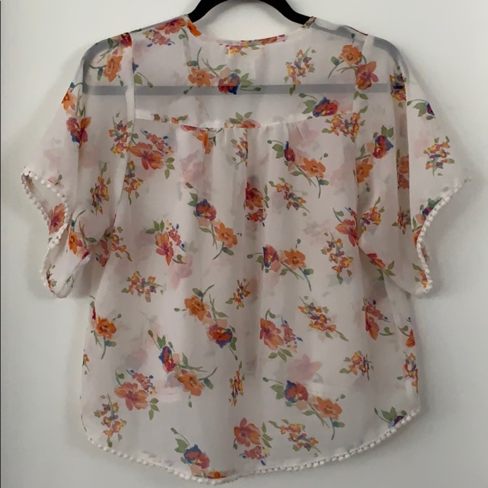Floral Top - Picture 4 of 5
